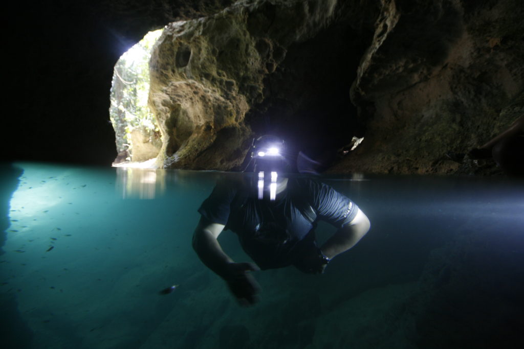 Swimming through the cave tunnels. Image credit: www.belizehub.com